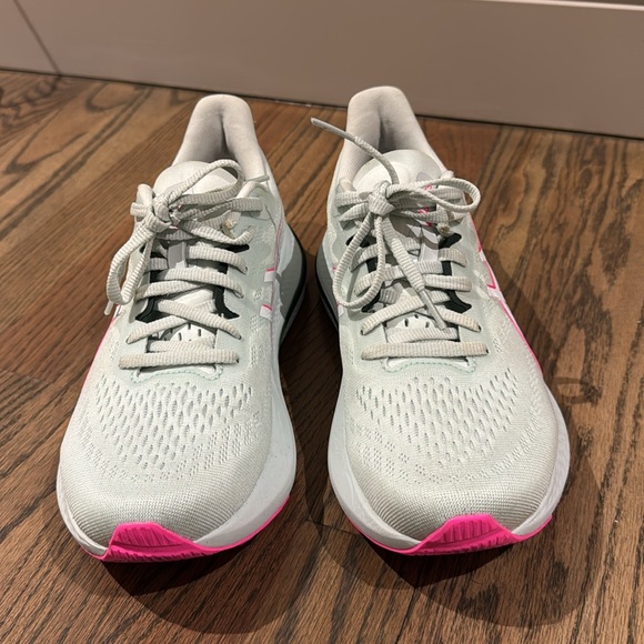 Women’s Asics GT 2000 - Picture 2 of 9